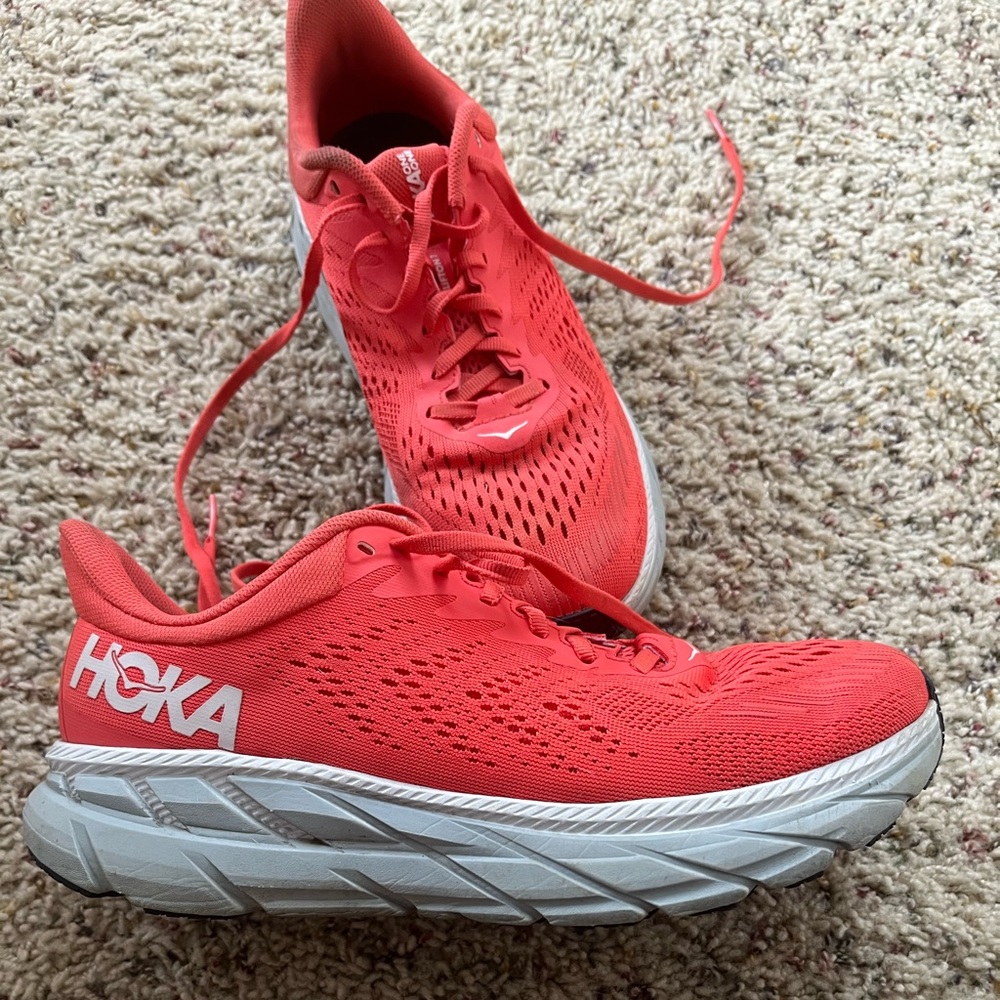 Hoka Clifton 7 size 8.5 - Coral